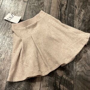 Zara pleated skirt beige polyester new girls size 6 new soft touch